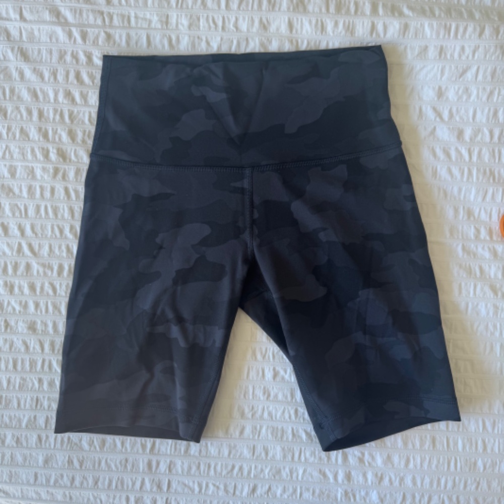 Camoflague!! :) Wunder Train High-Rise Short 8"